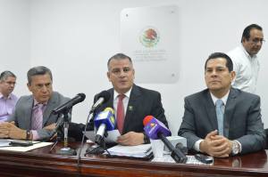 Francisco Portilla, Secretario General del Congreso; Francisco Garrido Sánchez, diputado local y Presidente de la Comisión de Vigilancia de la LXIII Legislatura veracruzana y Tomás Antonio Bustos Mendoza, secretario de fiscalización del Congreso de Veracruz