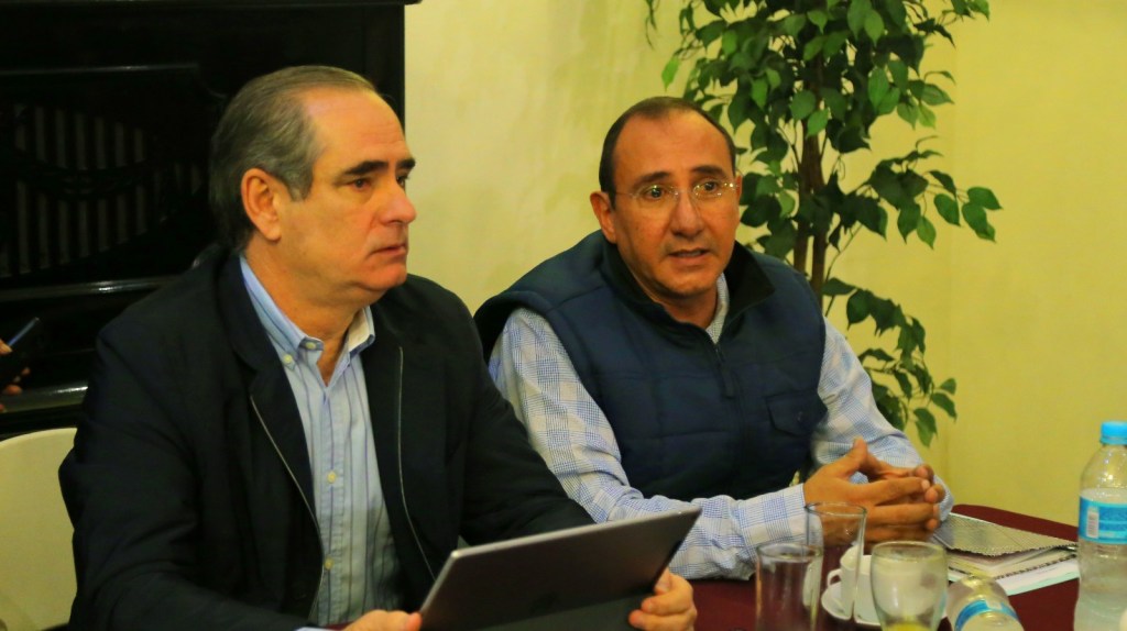 Recibe Siop solicitudes para rehabilitar carreteras