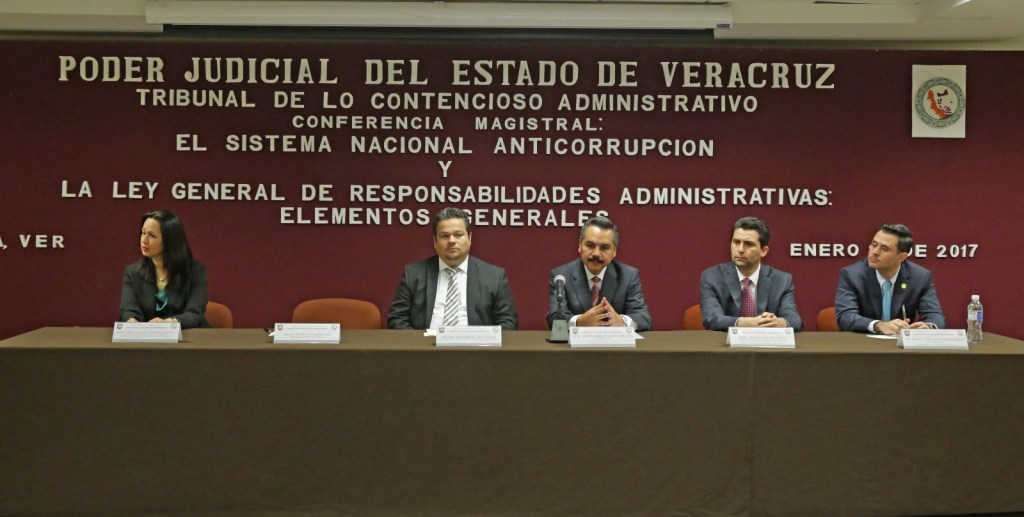 Asiste Hipólito Deschamps a conferencia sobre Sistema Nacional Anticorrupción