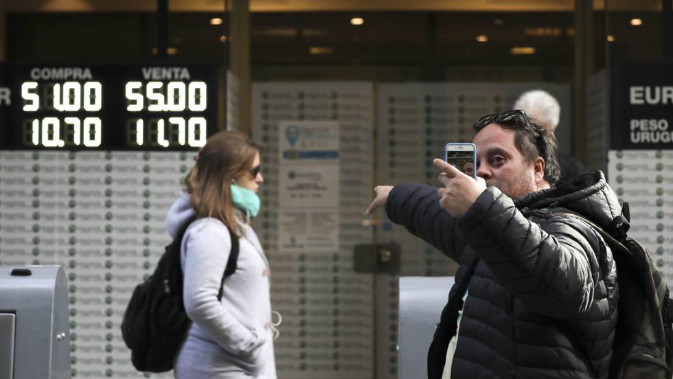 Pánico en los mercados financieros de Argentina tras la derrota de Mauricio&nbsp;Macri