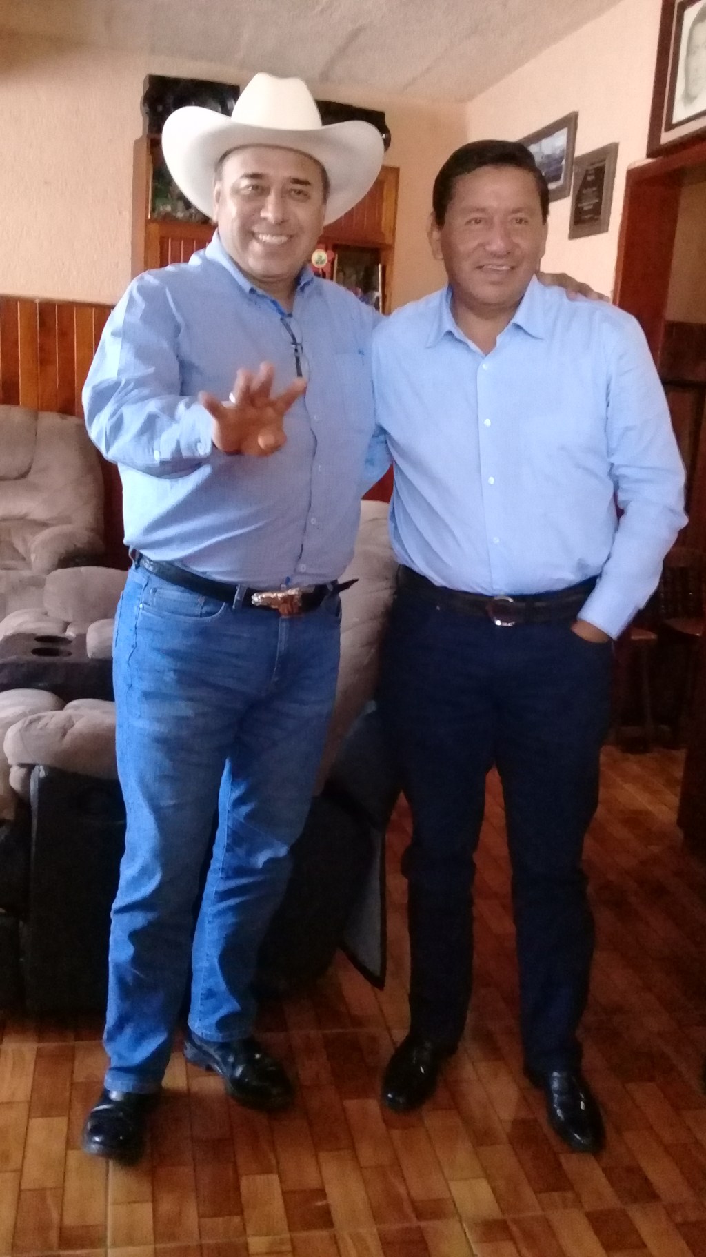 El Potrillo Jiménez recorriendo su&nbsp;distrito