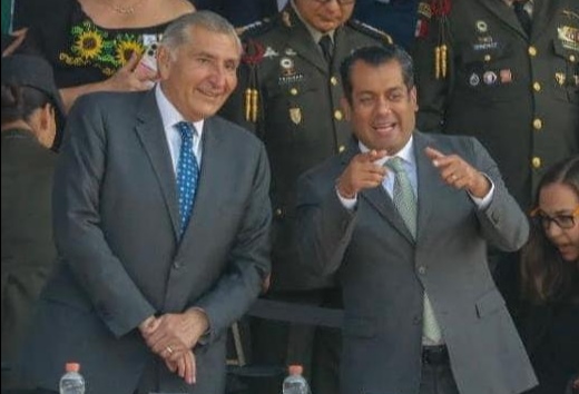 Adán viene al&nbsp;puerto