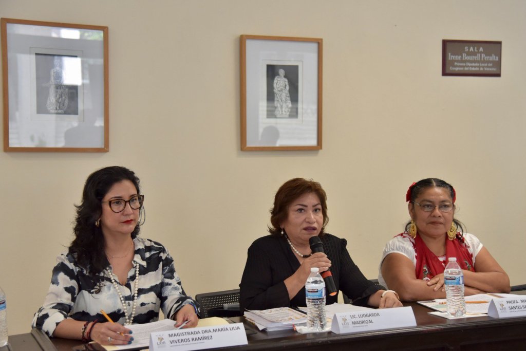 Mesa de trabajo con&nbsp;especialistas